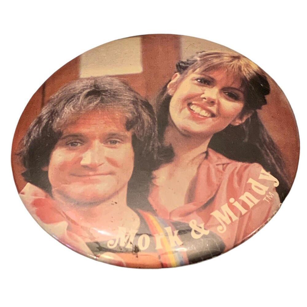 Vintage 1970s Robin Williams Mork and Mindy 3 Inch Pinback Button TV Series​​